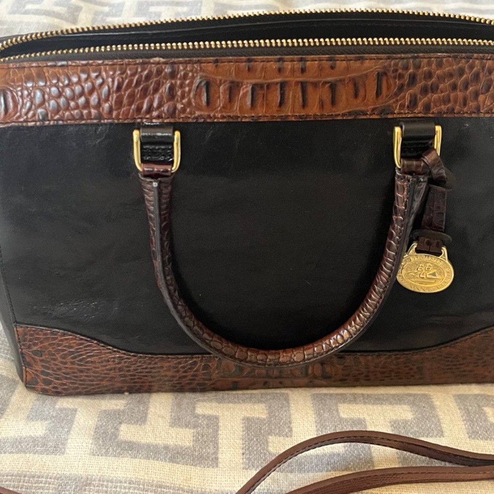 Vintage Brahmin Leather Hand Bag with Adjustable Shoulder or Crossbody Strap